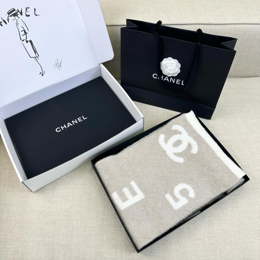 سكارف شانيل مقاس 180*30
