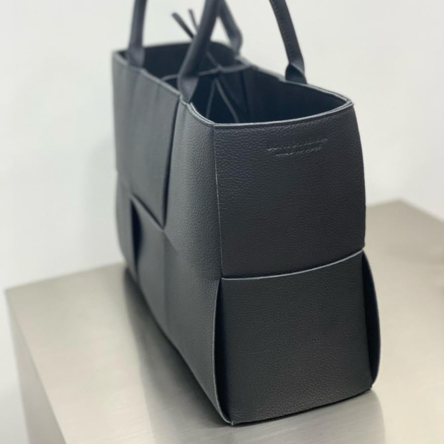بوتيقا Arco Tote مقاس 36.5cm