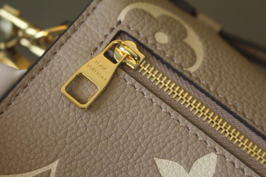 لوي فيتون Pochette Métis East West مقاس 21.5cm