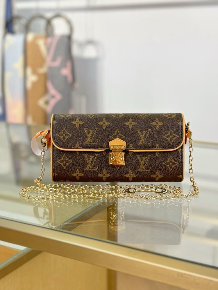 لوي فيتون ‏POCHETTE CAMILLE مقاس 20cm