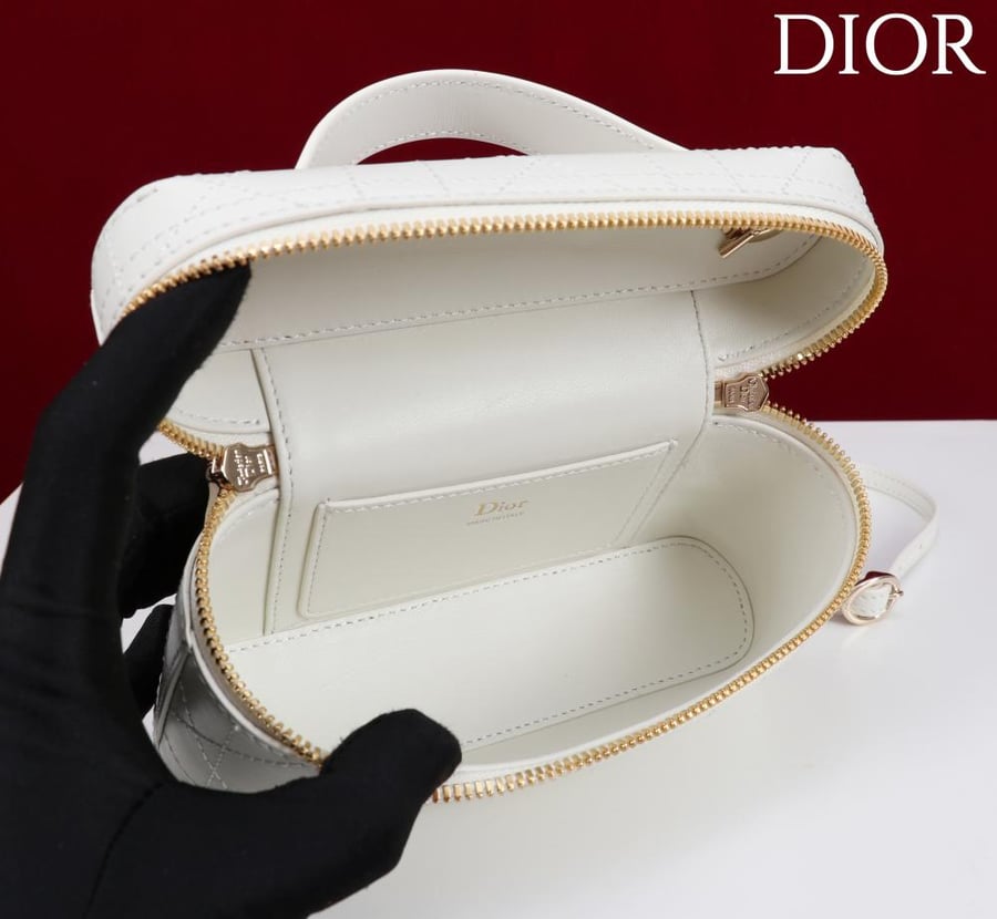 ديور Trianon Soft Vanity مقاس 19cm