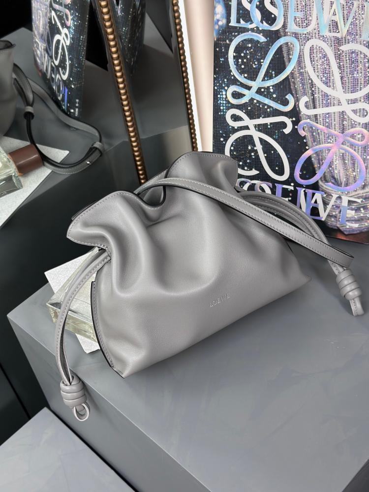 لويفي ‏Flamenco clutch مقاس 22.5cm