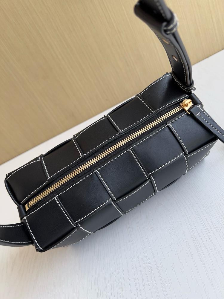 بوتيقا small Brick مقاس 23.5cm