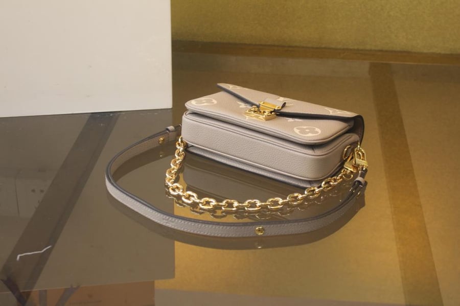 لوي فيتون Pochette Métis East West مقاس 21.5cm