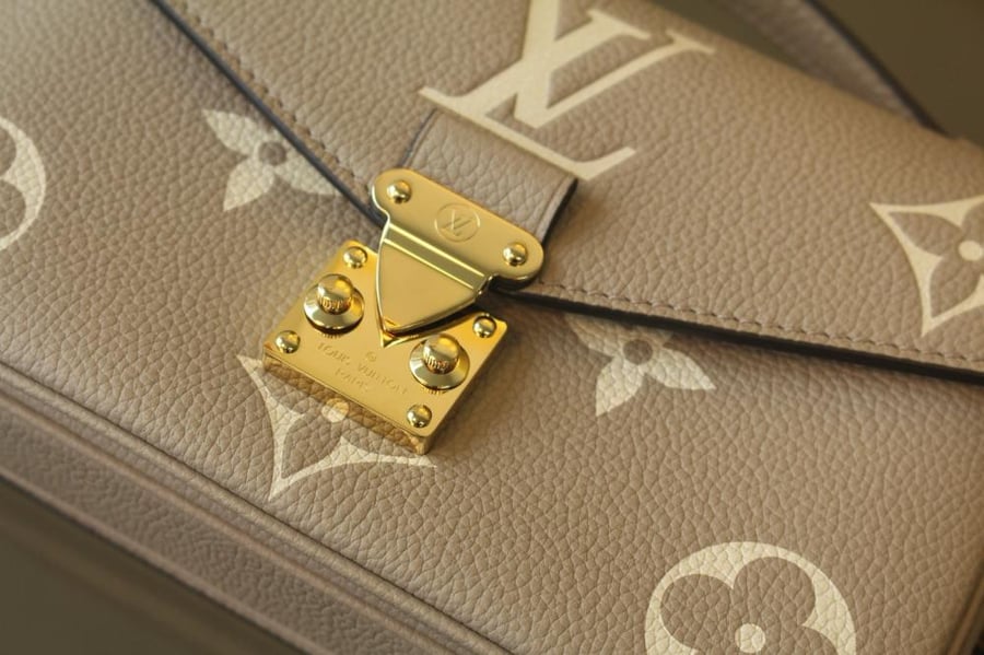 لوي فيتون Pochette Métis East West مقاس 21.5cm