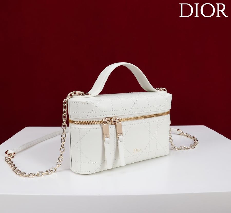 ديور Trianon Soft Vanity مقاس 19cm