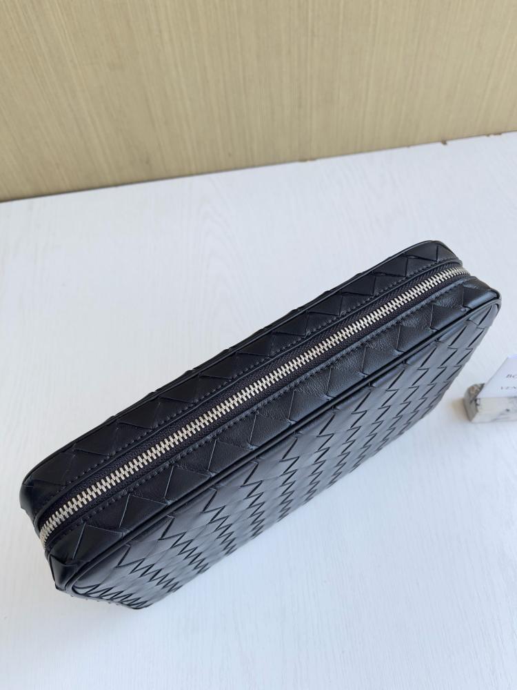 بوتيقا Large lntrecciato مقاس 26cm