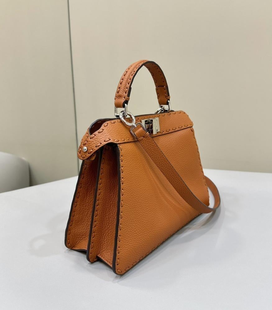 فندي Peekaboo مقاس 27cm