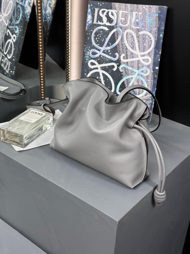 لويفي ‏Flamenco clutch مقاس 22.5cm