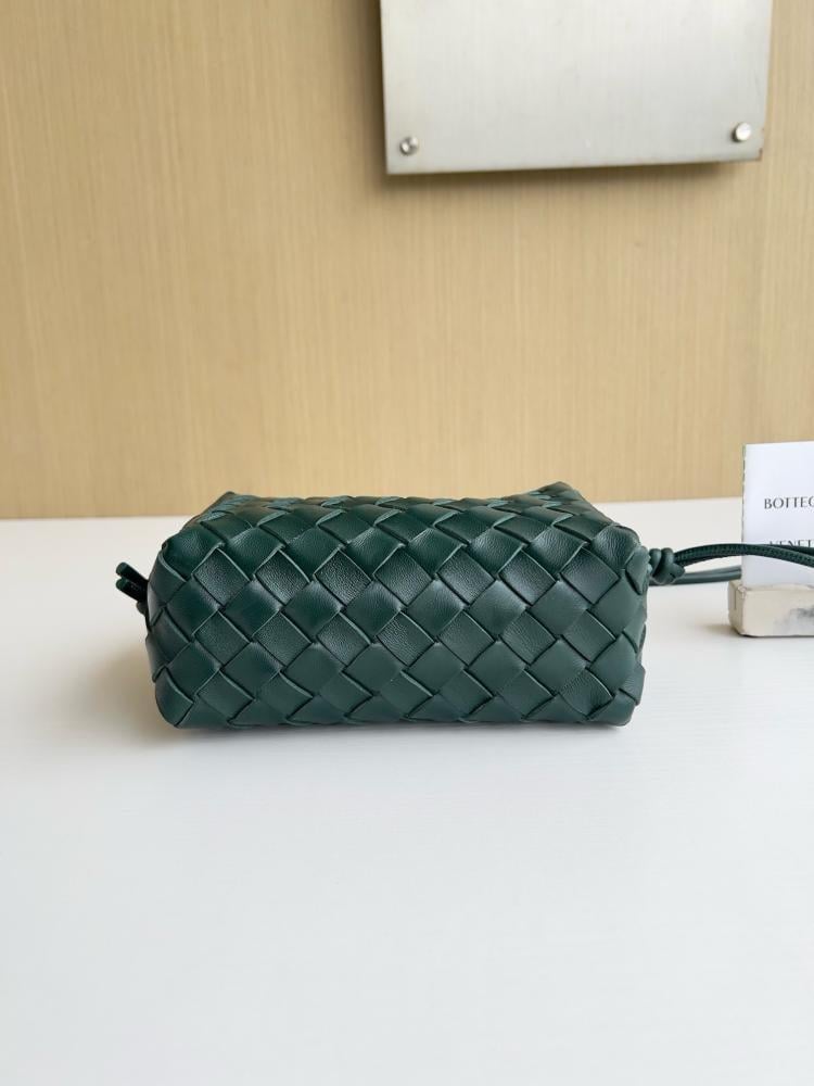 بوتيقا mini lntrecciato مقاس 17cm