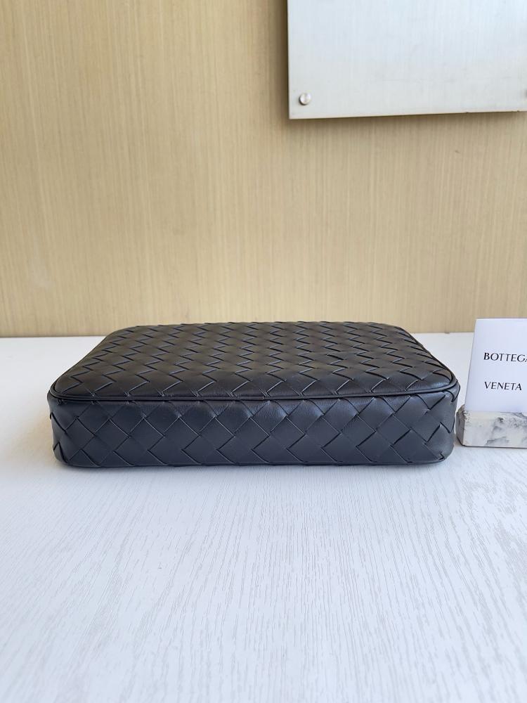 بوتيقا Large lntrecciato مقاس 26cm