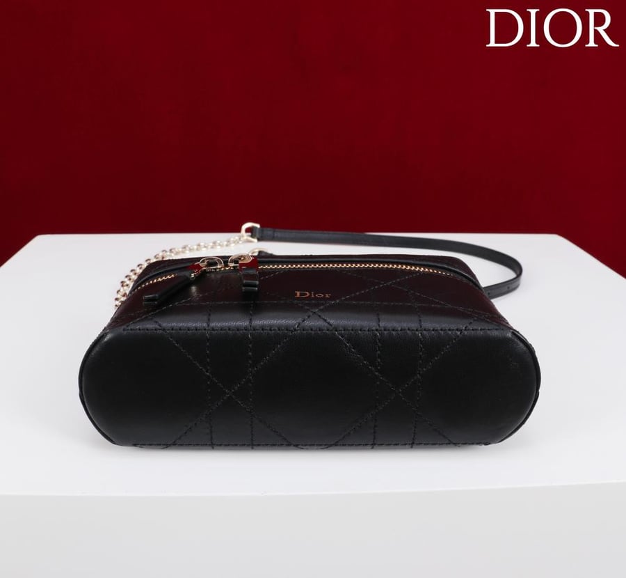 ديور Trianon Soft Vanity مقاس 19cm