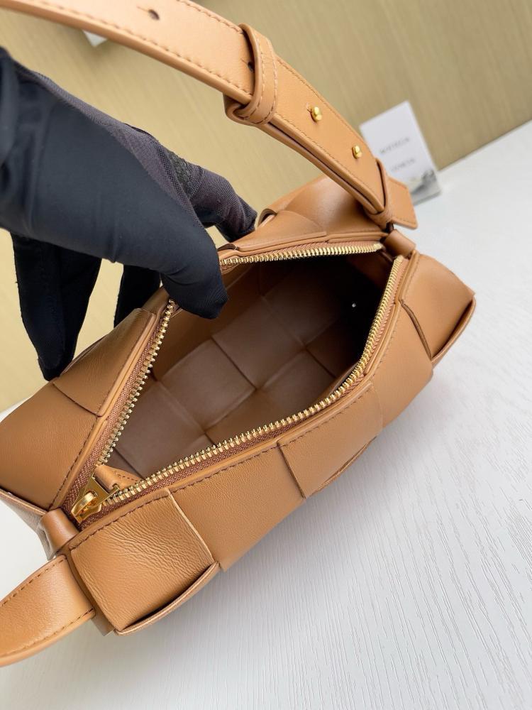 بوتيقا lntreccio مقاس 23.5cm