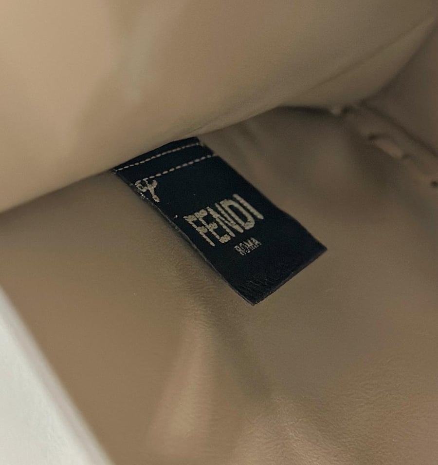 فندي Peekaboo مقاس 27cm