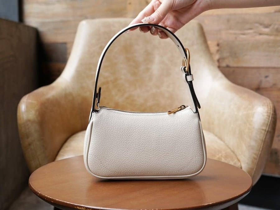 قوتشي Aphrodite مقاس 21cm