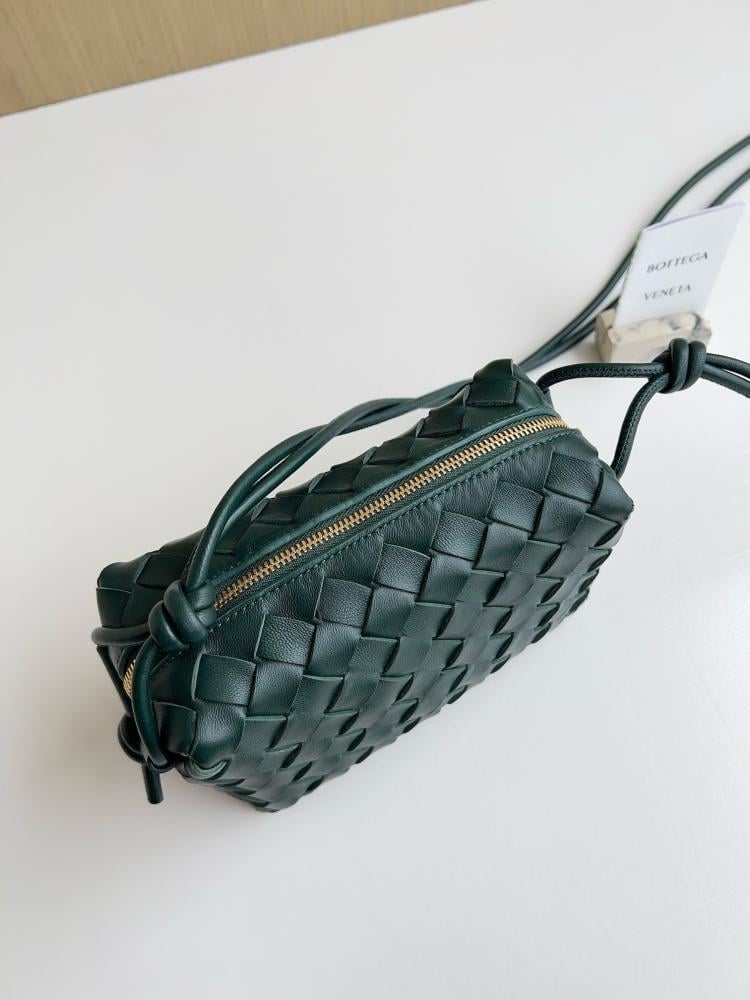 بوتيقا mini lntrecciato مقاس 17cm