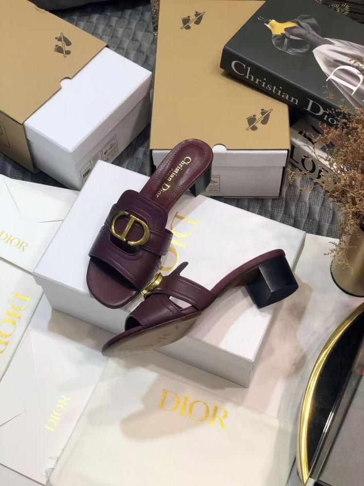 30 Montaigne Heeled Slide ديور