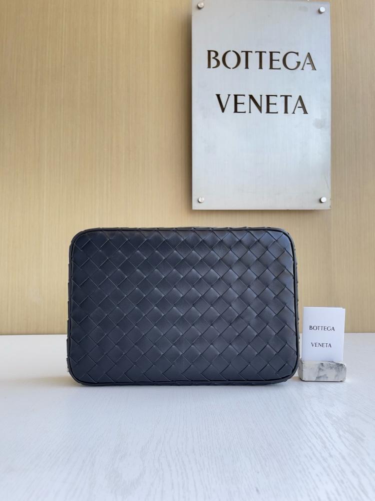 بوتيقا Large lntrecciato مقاس 26cm