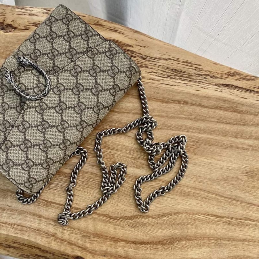 شنط قوتشي جي جي