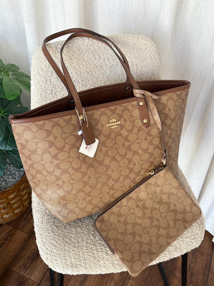 شنطة COACH TOTE -  اللون/  جملي