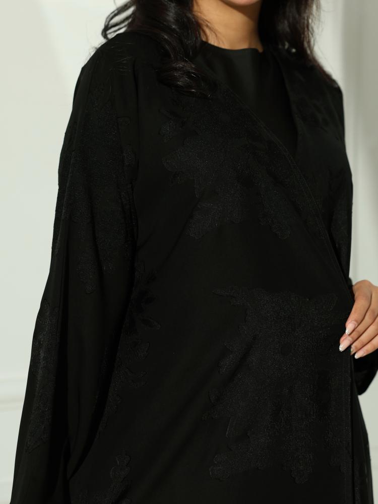 عبايات سوداء خروج