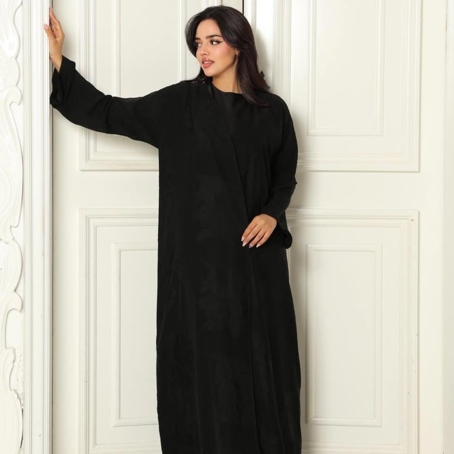 عبايات سوداء خروج