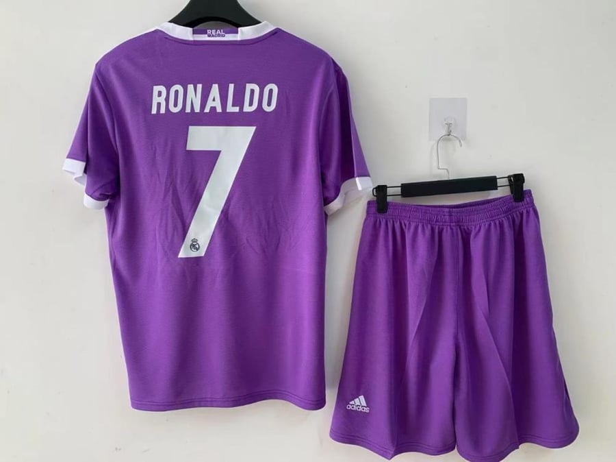 طقم ريال مدريد كلاسيك