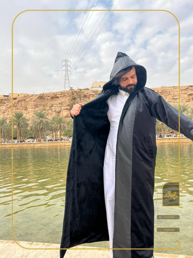 فروه أسود تصميم جلد الثعبان رجالي (مع إمكانية تطريز الإسم)