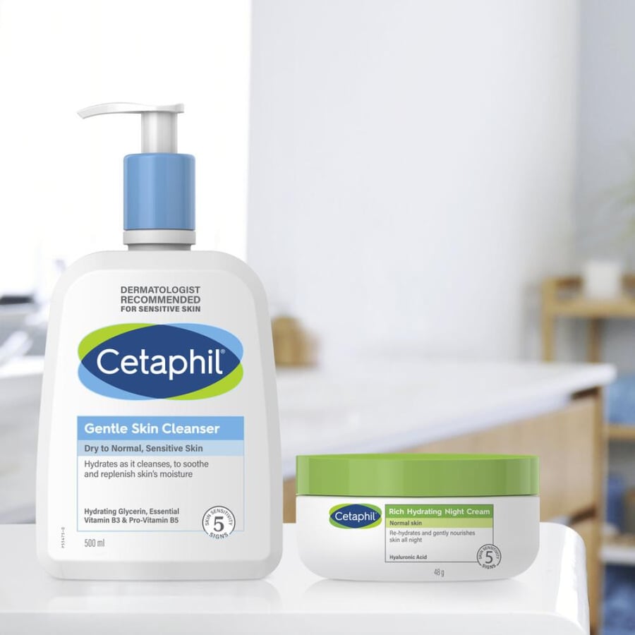 سيتافيل منظف 236 مل لطيف على البشره العاديه والحساسه. Cetaphil Gentle Skin Foaming Cleanser - 236 ml