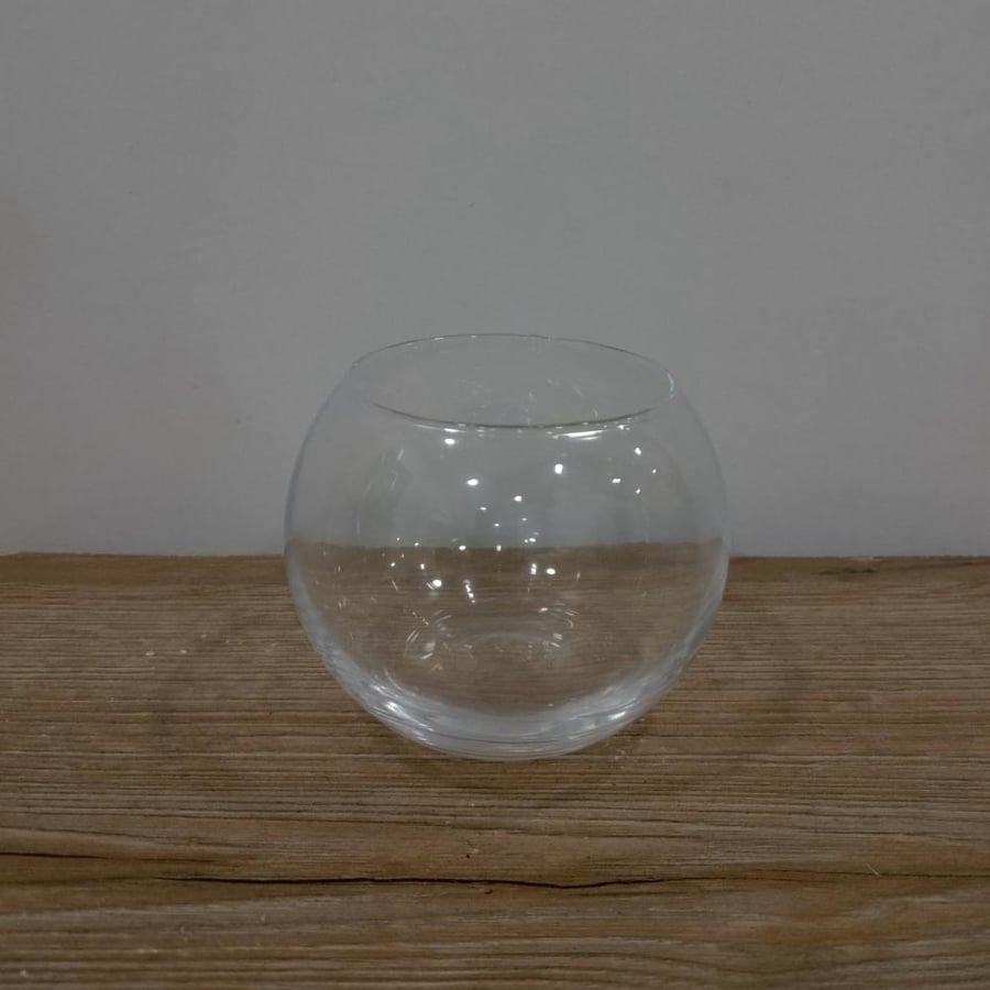 اصيص زجاج حجم 7.5*10 cm