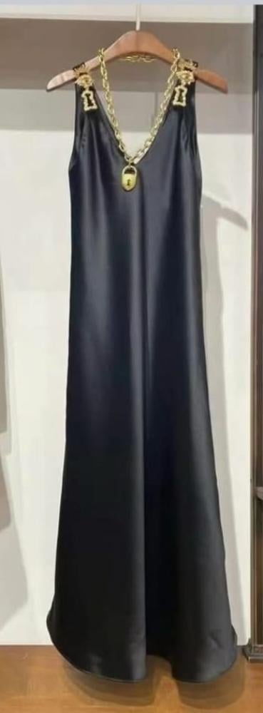 فستان  ناعم V للسهرات