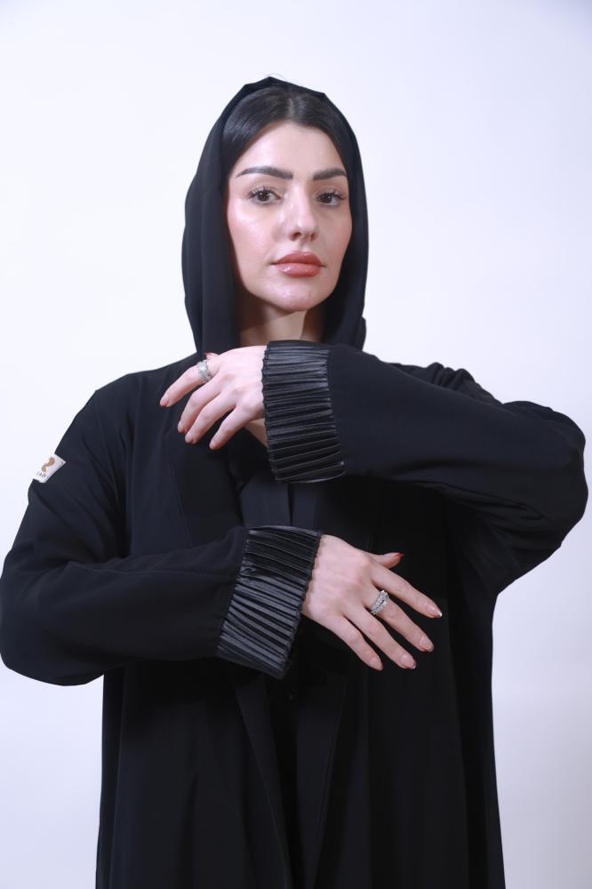 عباية قماش ملكي مع كسرات
