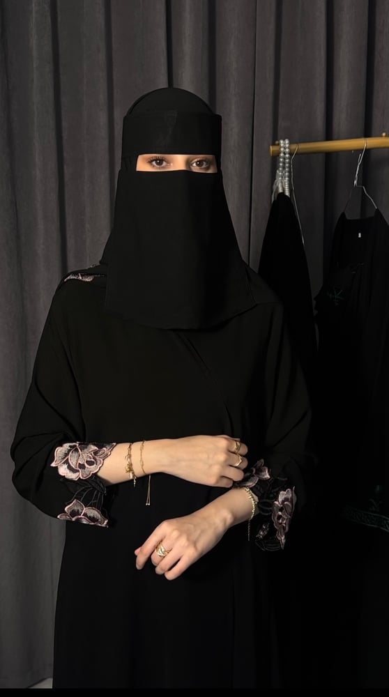 عبايه الورد
