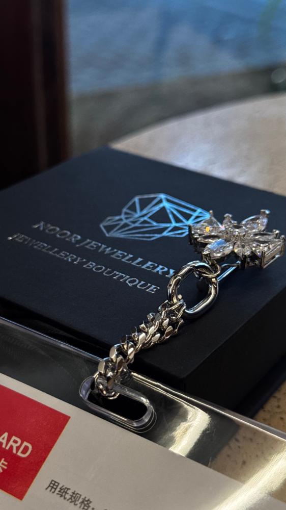 Royal Bloom brooch holder