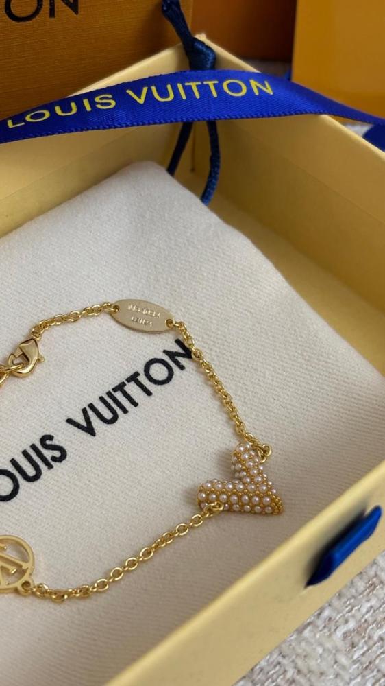 Louis Vuitton zircon V bracelet