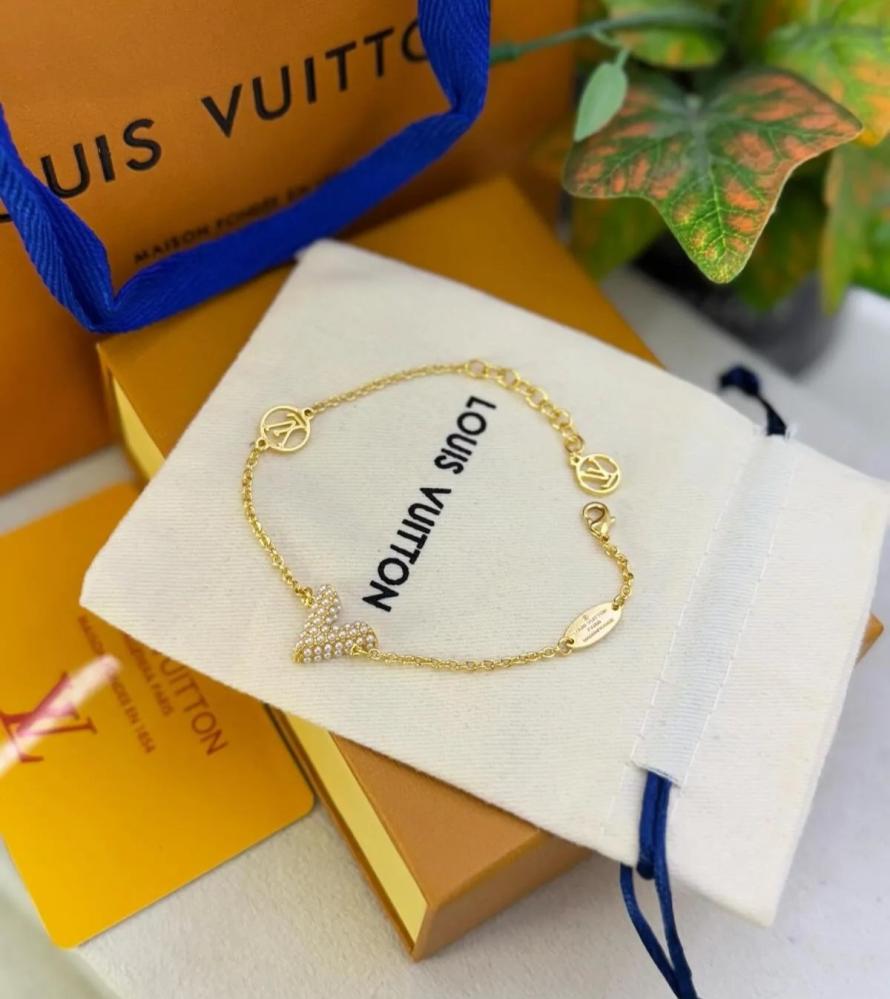 Louis Vuitton zircon V bracelet