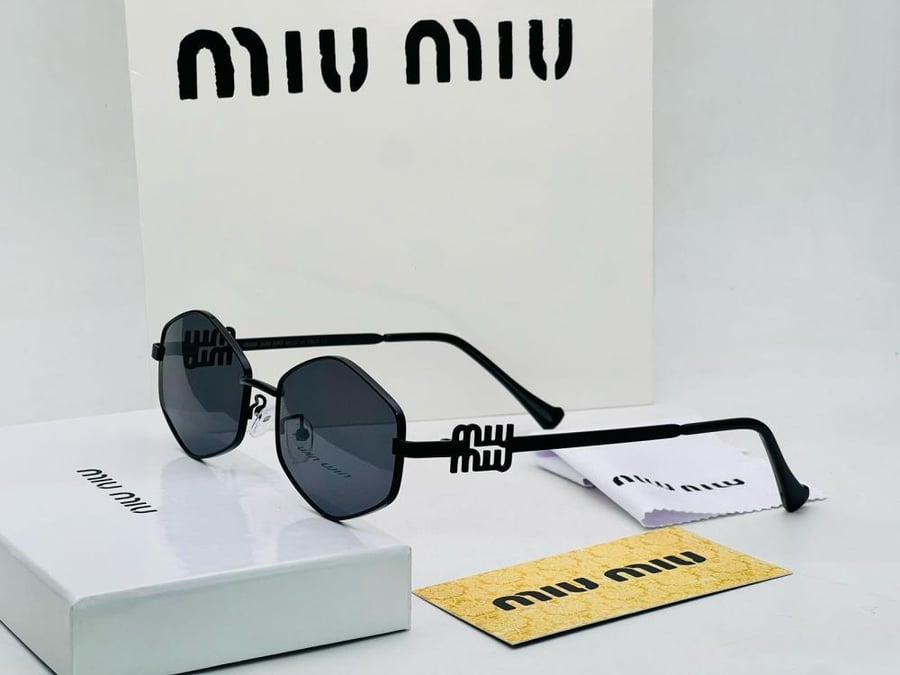نظارات شمسية سداسية الشكل أنيقة من Miu Miu