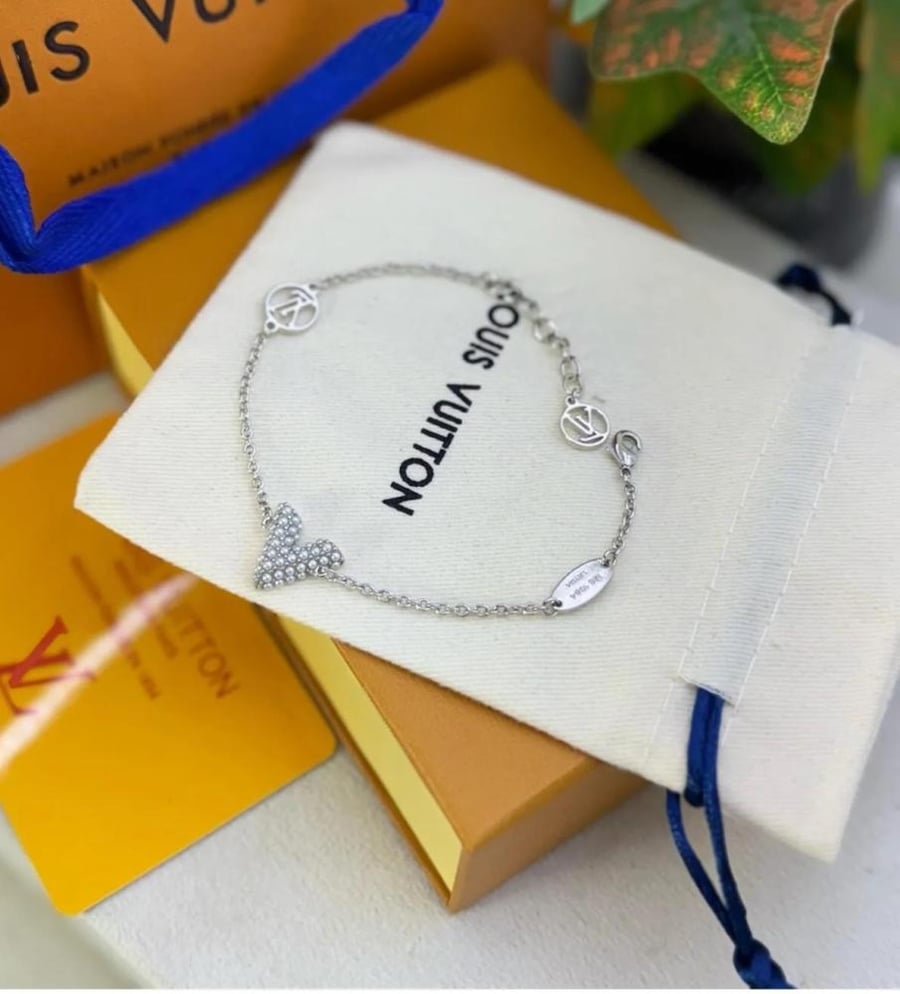Louis Vuitton zircon V bracelet