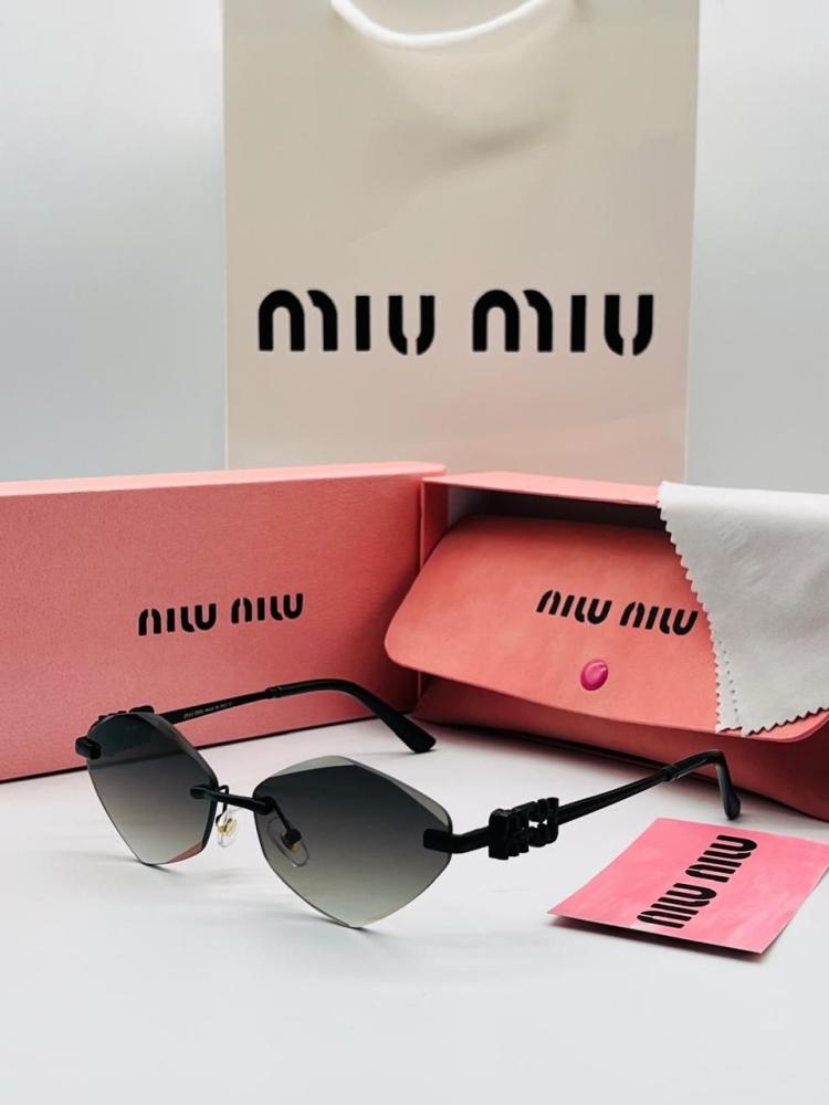 نظارات Miu Miu الشمسية الفاخرة مع الملحقات