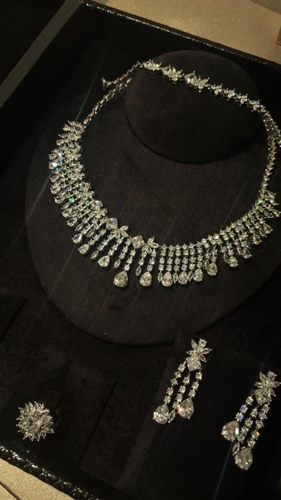 Cut pear silver