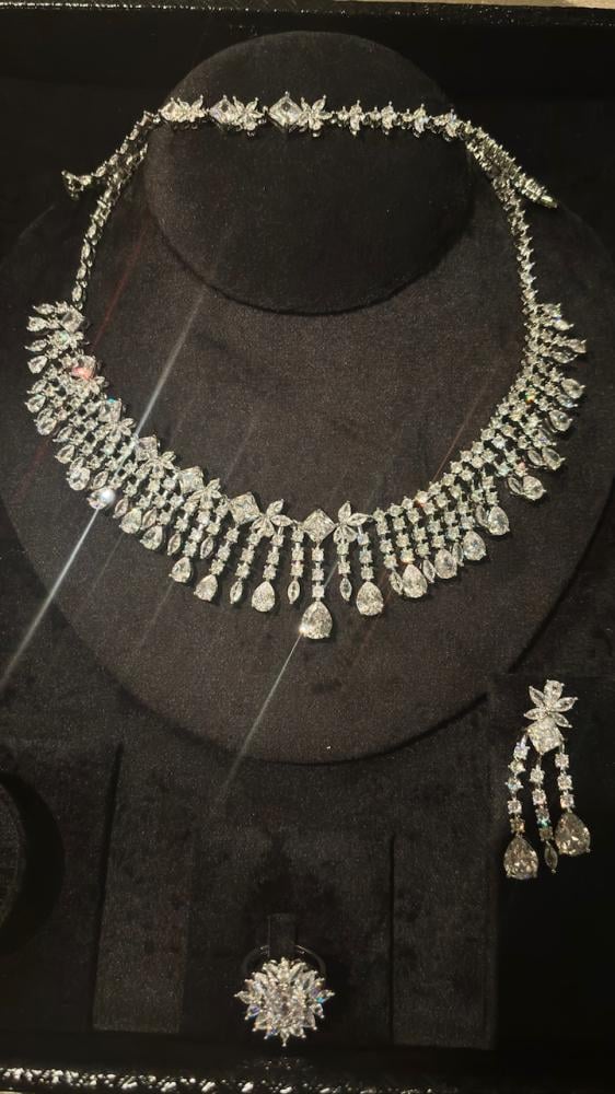 Cut pear silver