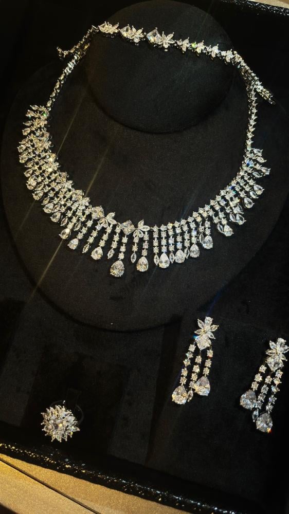 Cut pear silver