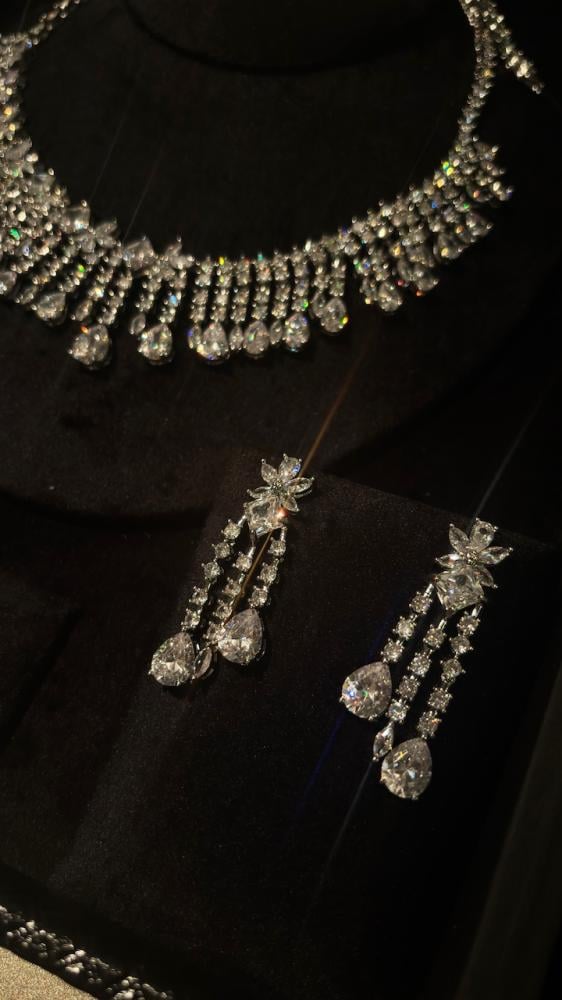 Cut pear silver