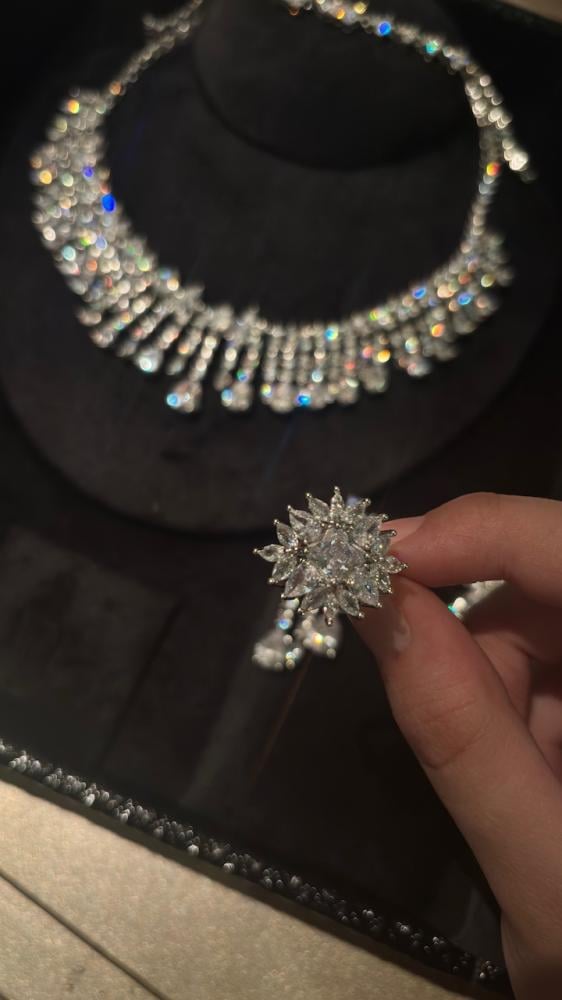 Cut pear silver