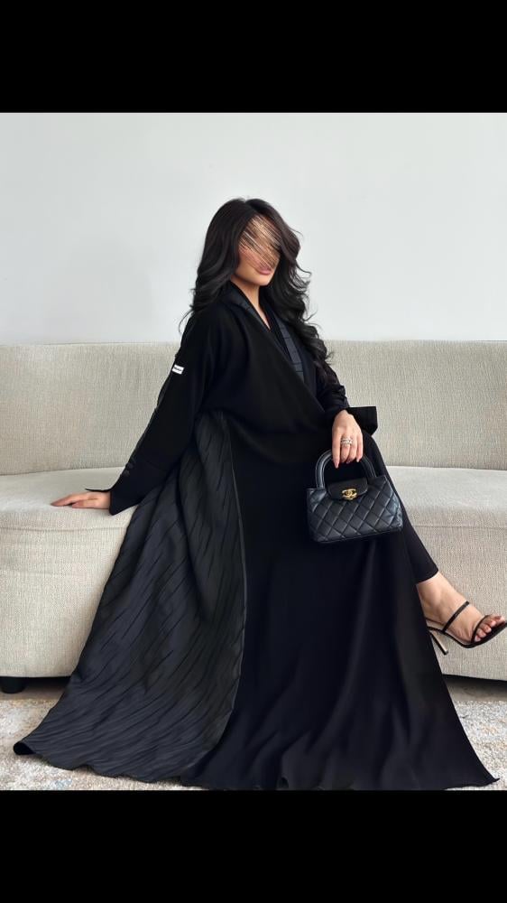 عباية كريب ملكي بتفصيل جاكار خلفي