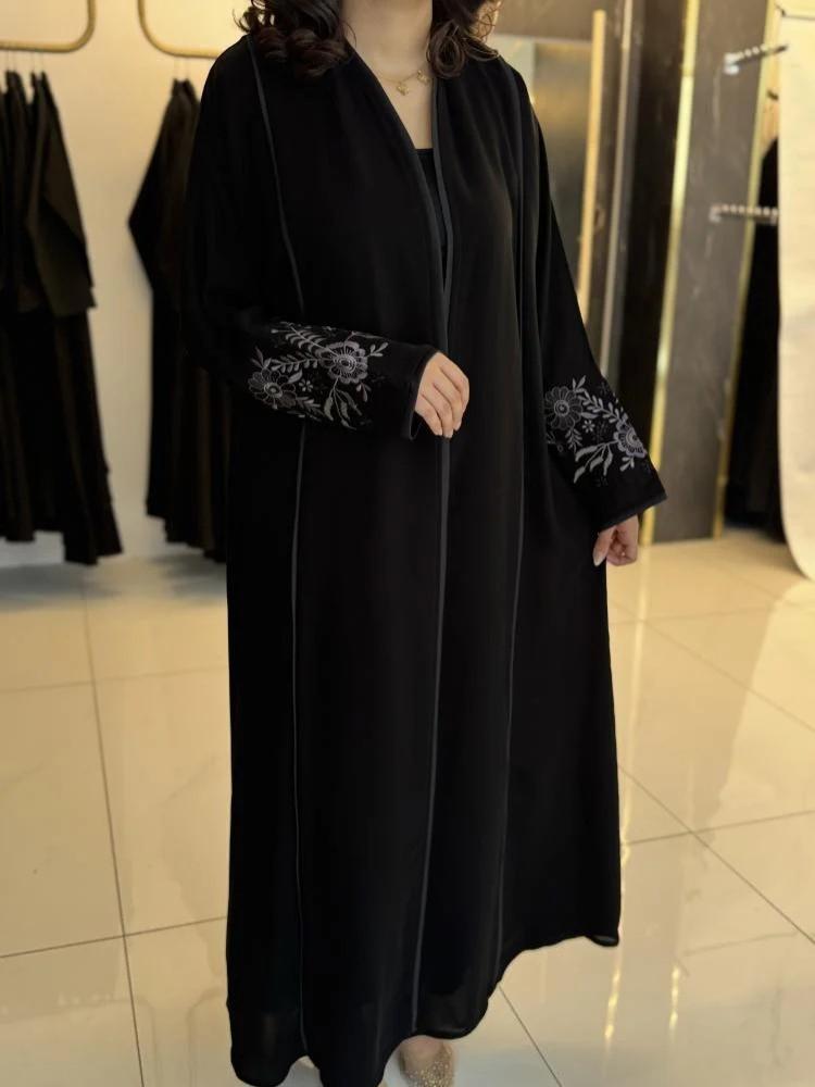 Layla's abaya