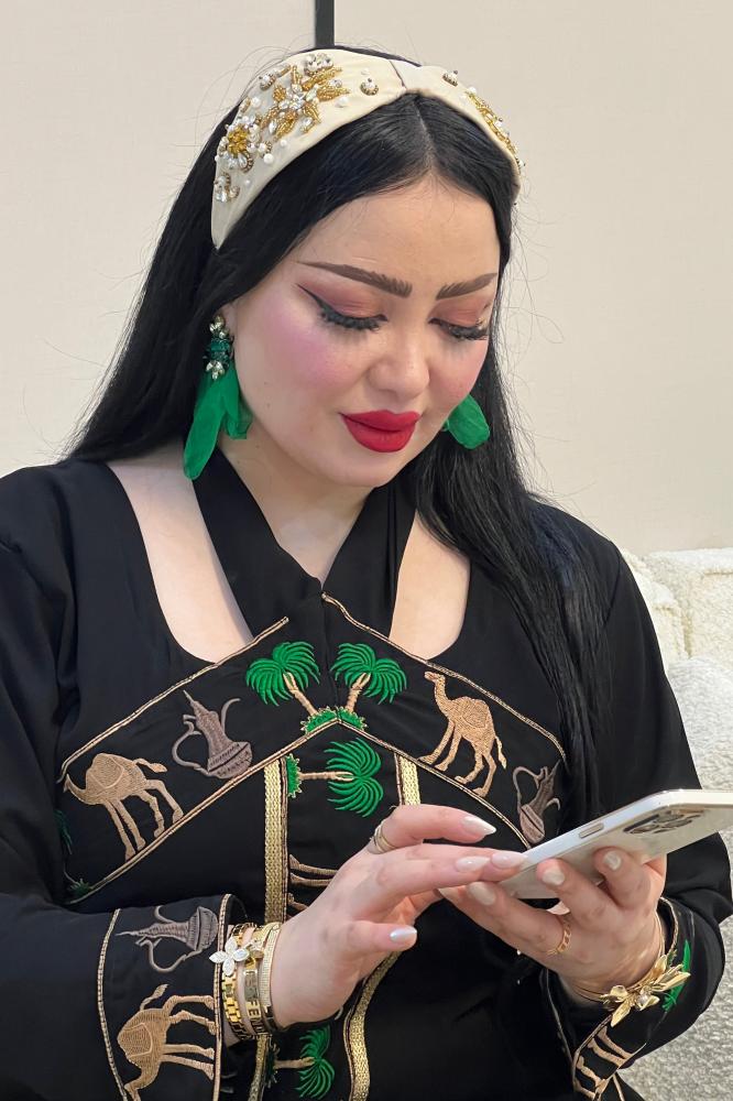 جلابيه او دراعه يوم اليوطني القماش كريب