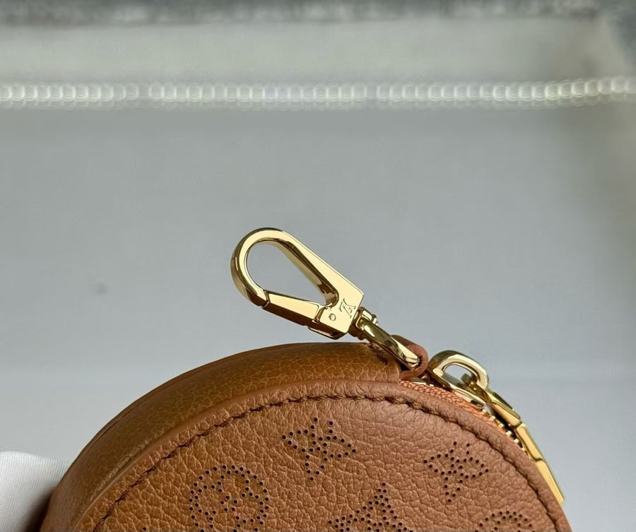 LOUIS VUITTON MONOGRAM size 22cm