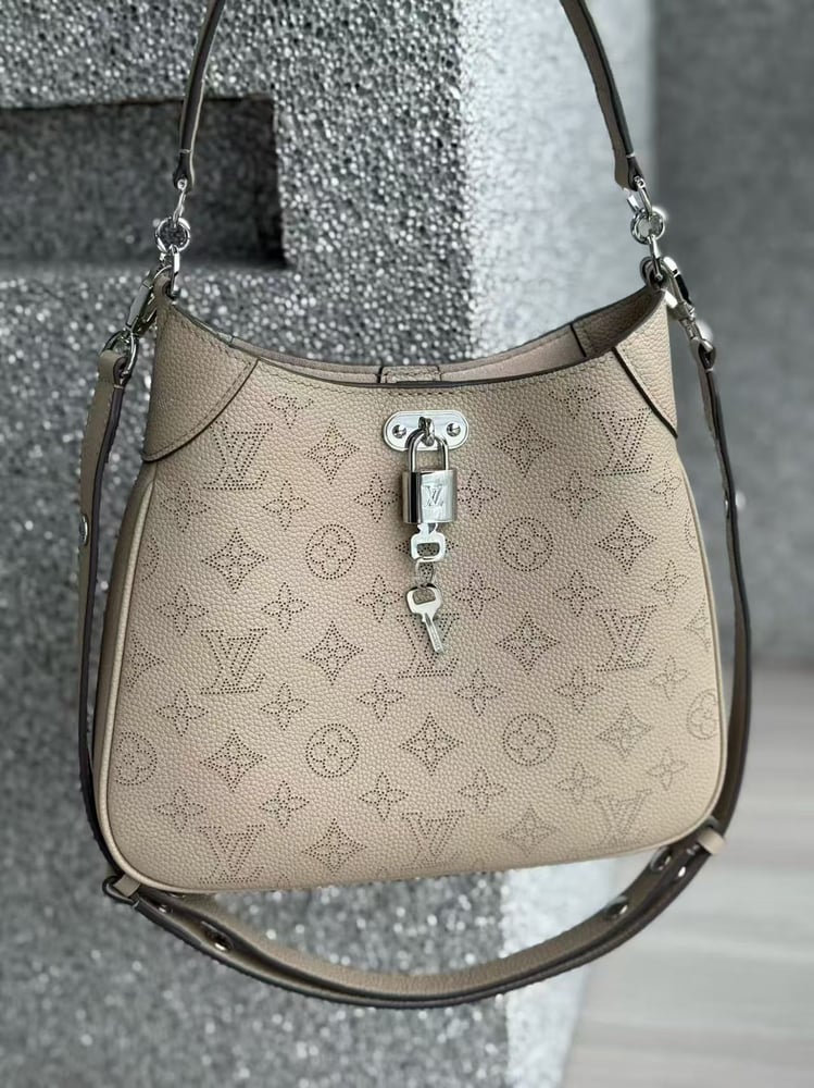 LOUIS VUITTON MONOGRAM size 25cm