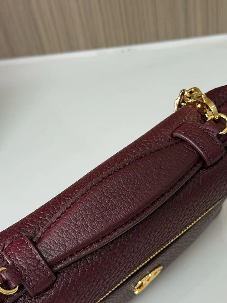 CHANEL 26A size 23cm